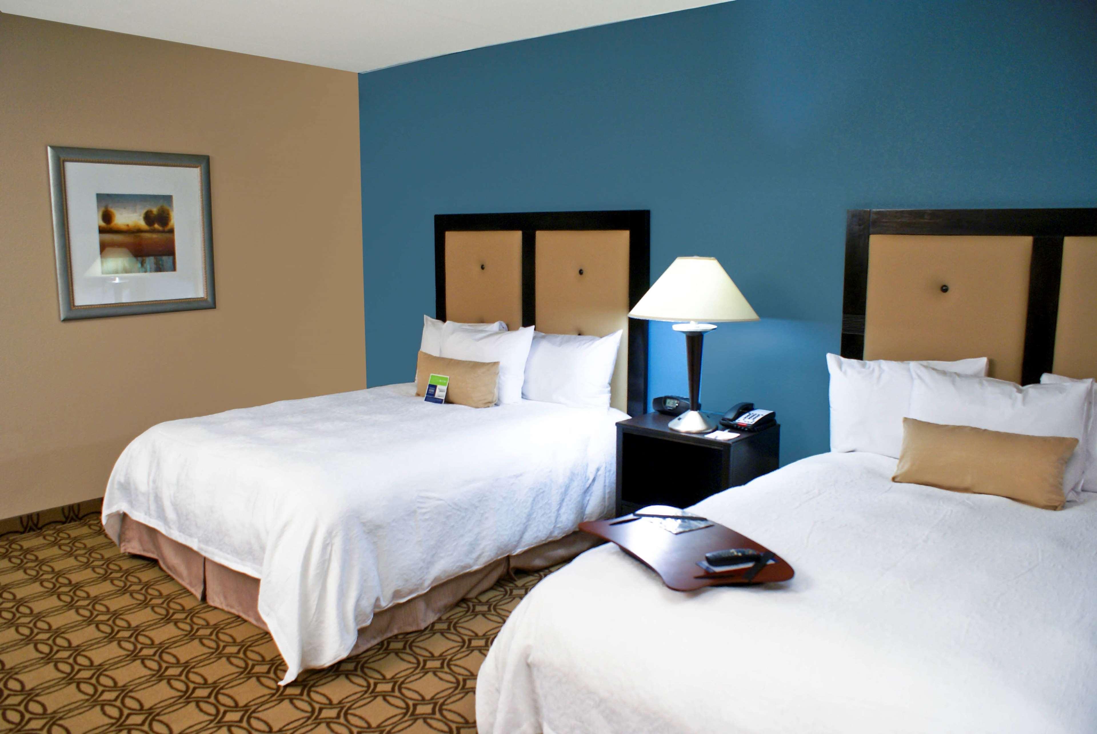 Hampton Inn & Suites Charlotte-Airport Room photo