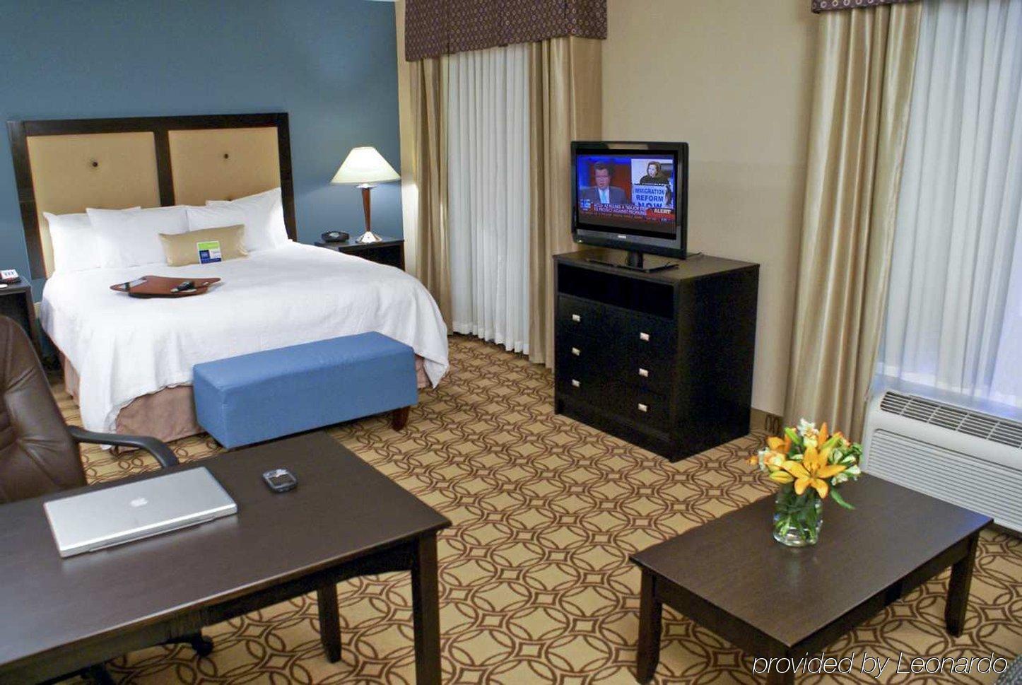 Hampton Inn & Suites Charlotte-Airport Room photo