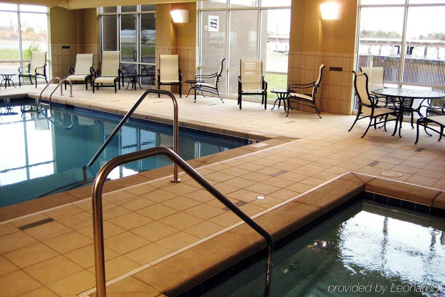 Hampton Inn & Suites Charlotte-Airport Facilities photo